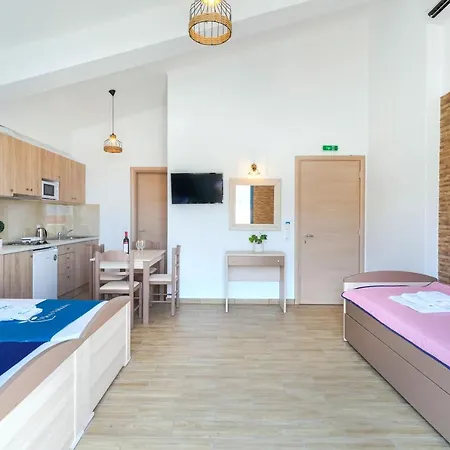 Mikres Kyklades Skala Potamia